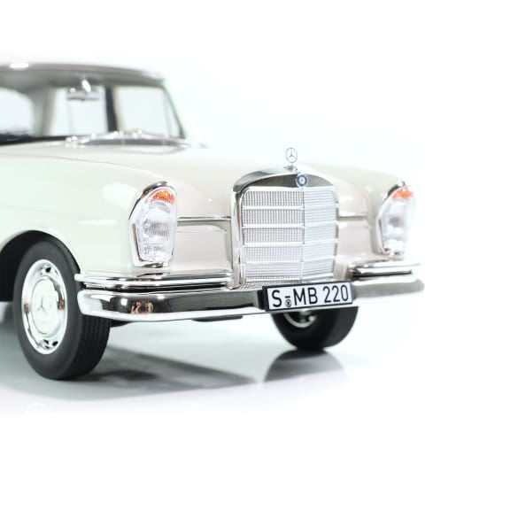 Mercedes Benz 220S W111 white 1:18 NOREV B66041218 Мерцедес Бенц 200С бял отваряем
