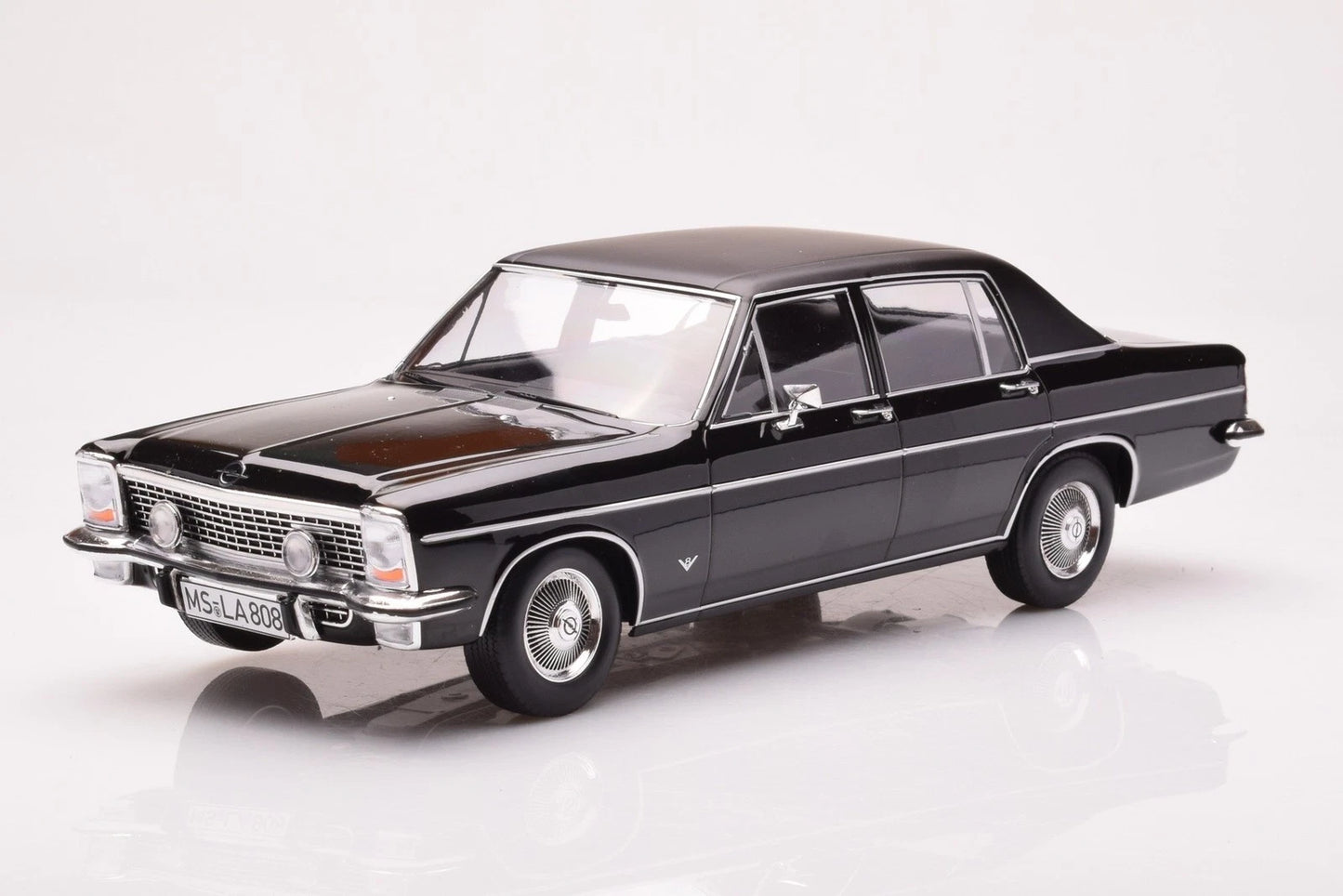 Opel Diplomat V8 black 1:18 Norev 183687 Опел Дипломат черен