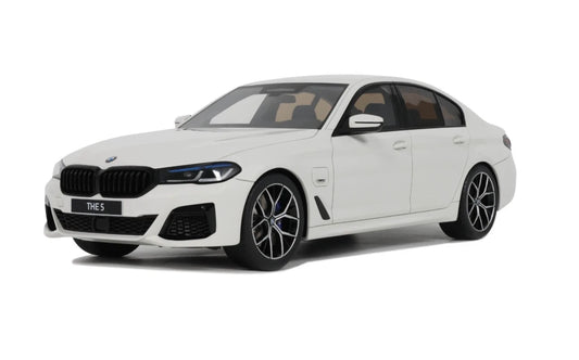 Bmw 545E G30 X Drive M Sport white 2023 Limitiert  1:18 GT Spirit GT496 Бмв 545Е бял Лимитирана Лимозина