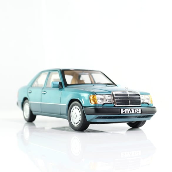 Mercedes Benz 230 E Klasse W124 beryll blue 1:18 NOREV B66040698 Мерцедес Бенц 230 Е Класа син отваряем