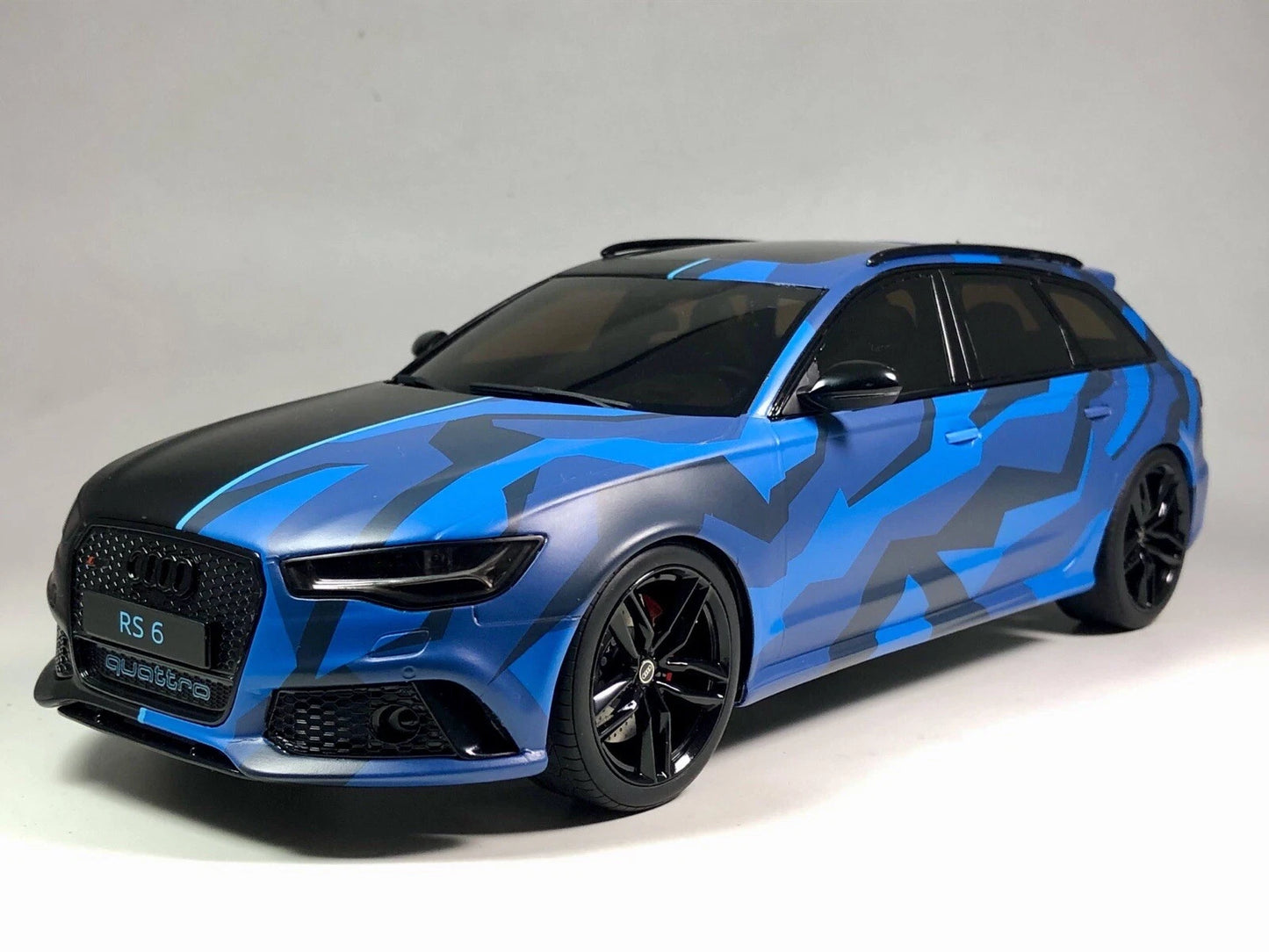 Audi RS6 4G Camouflage Resin Kombi blue/black Limitiert 314/1500 1:18 GT Spirit GT799 Ауди РС6 син/черен Комби Лимитирана