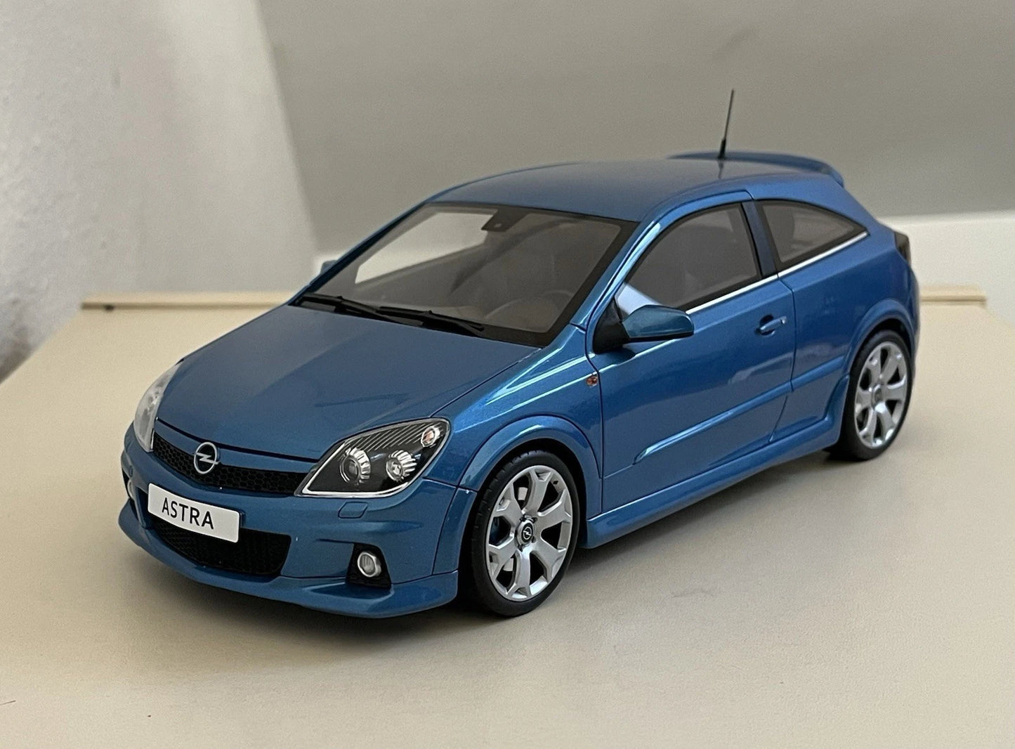 Opel Astra H OPC Coupe blue ОТ473 Limitiert 1:18 Ottomobile Опел Астра Х ОПЦ Лимитирана син