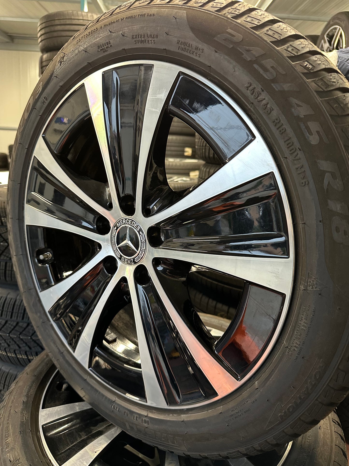 Като Нови Mercedes E Klasse Hybrid W213 18 Zoll Мерцедес E класа Хибрид W213 W238 18 цола зимен комплект зимни гуми