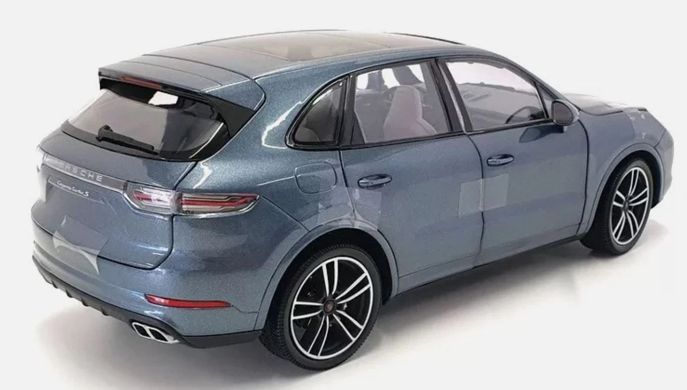 Porsche Cayenne Turbo S Limited grey 1:18 Minichamps 110066070 Порше Кайен отваряем Лимитирана