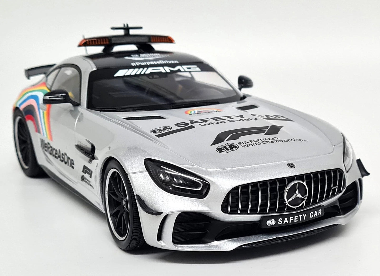 Mercedes Benz AMG GT-R Safety Car Formula 1  1:18 Minichamps 155036092 Мерцедес Бенц АМГ ГТ Формула 1 сив