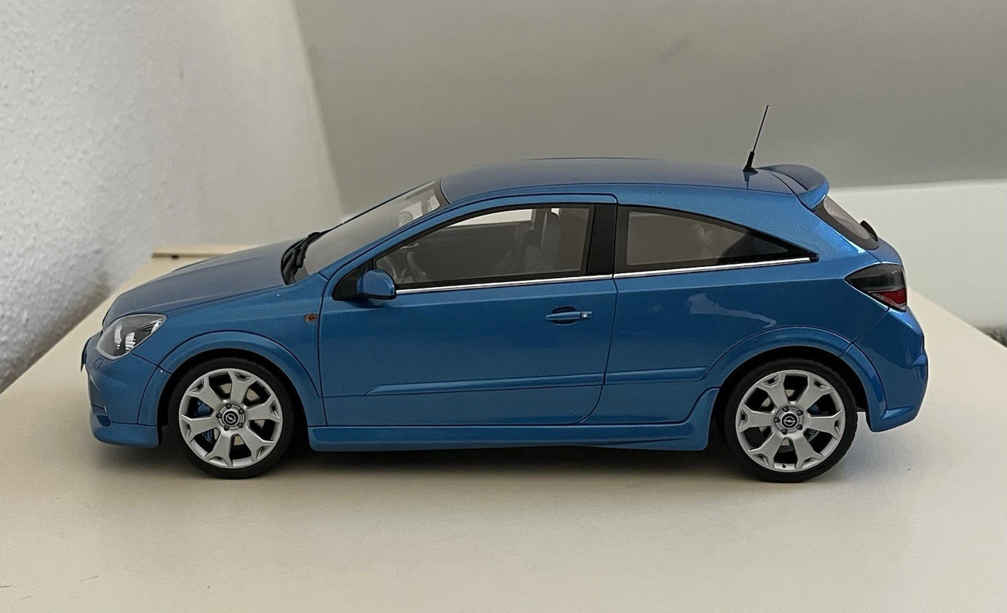 Opel Astra H OPC Coupe blue ОТ473 Limitiert 1:18 Ottomobile Опел Астра Х ОПЦ Лимитирана син