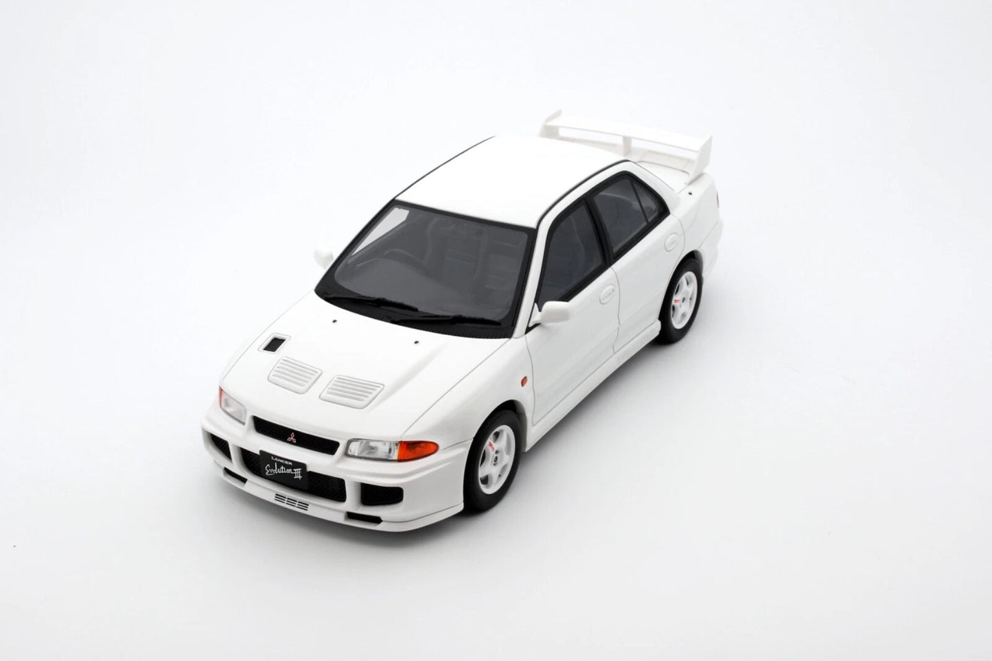 Mitsubishi Lancer EVO3 1995 white Limitiert 1:18 OTTO OT1065 Митсубиши Лансер Ево3 Лимитирана бял