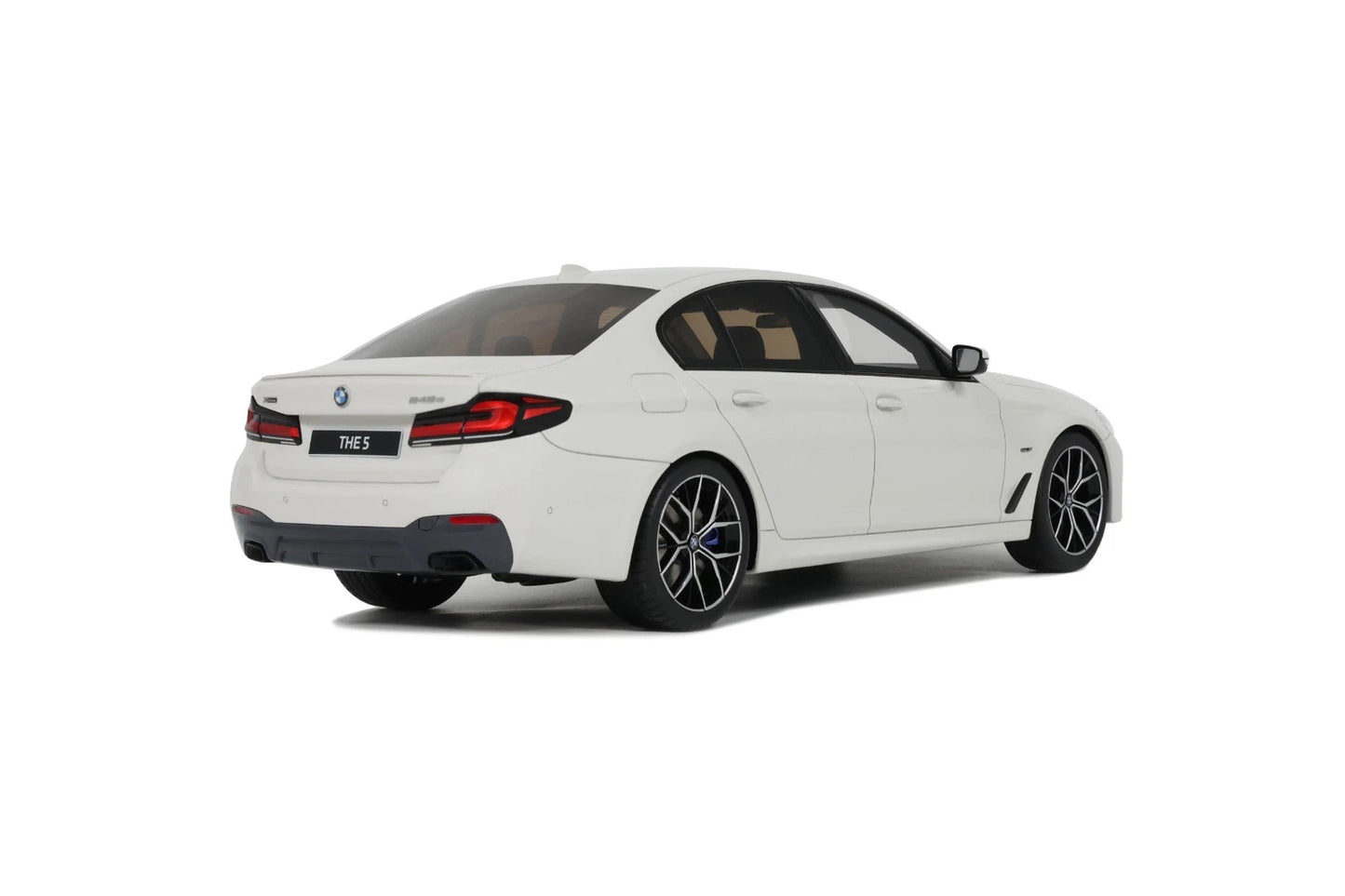Bmw 545E G30 X Drive M Sport white 2023 Limitiert  1:18 GT Spirit GT496 Бмв 545Е бял Лимитирана Лимозина