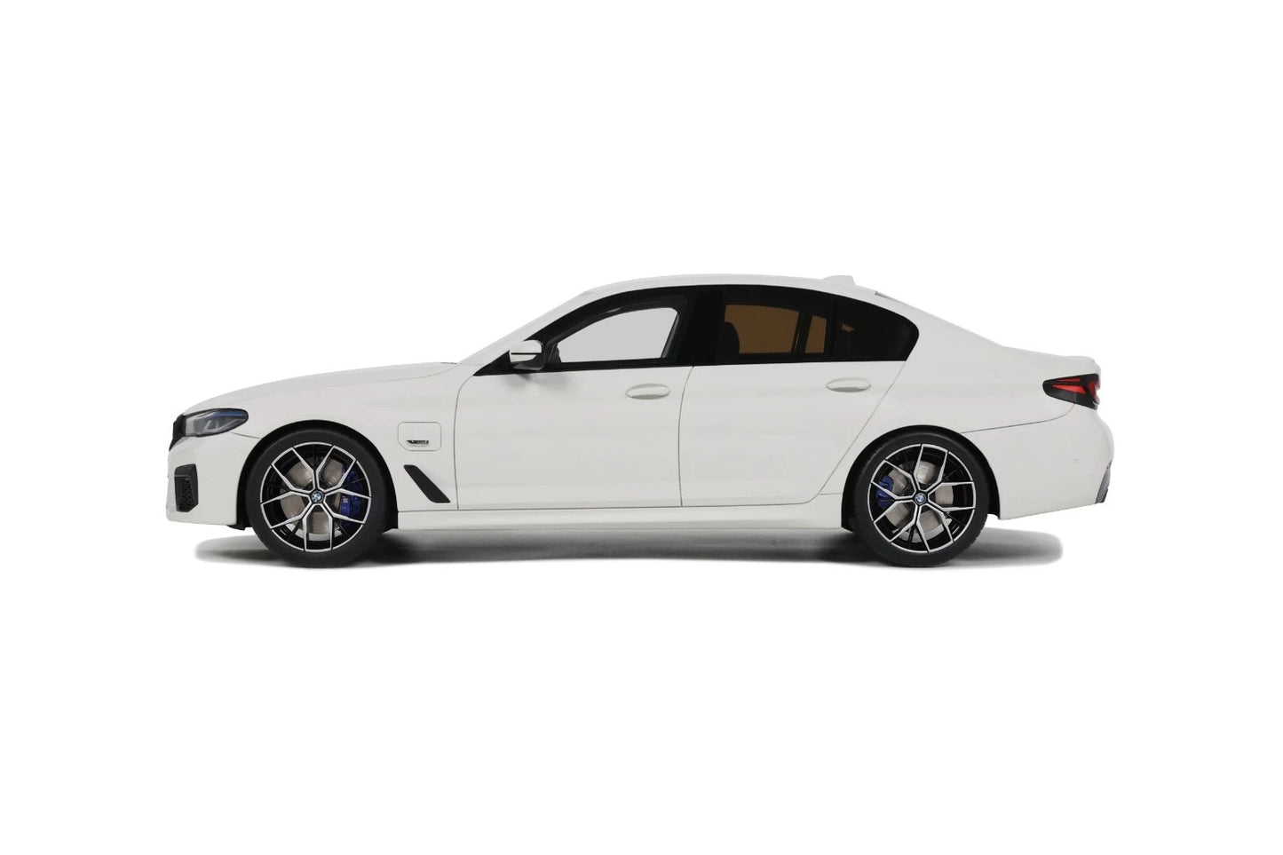 Bmw 545E G30 X Drive M Sport white 2023 Limitiert  1:18 GT Spirit GT496 Бмв 545Е бял Лимитирана Лимозина