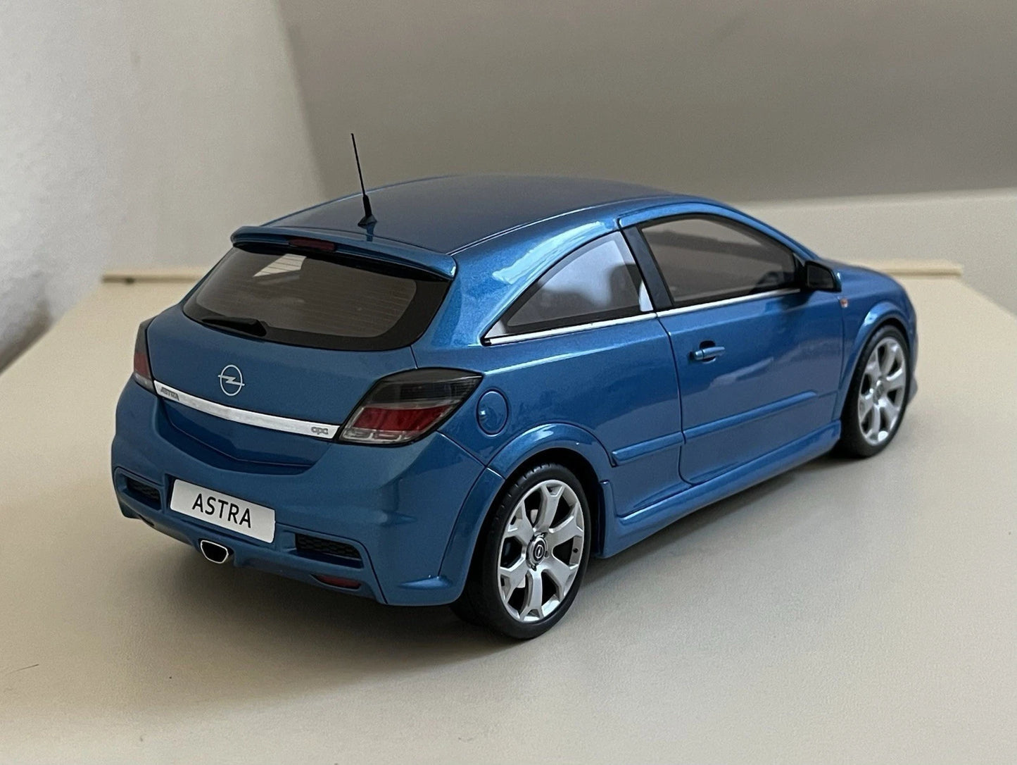 Opel Astra H OPC Coupe blue ОТ473 Limitiert 1:18 Ottomobile Опел Астра Х ОПЦ Лимитирана син
