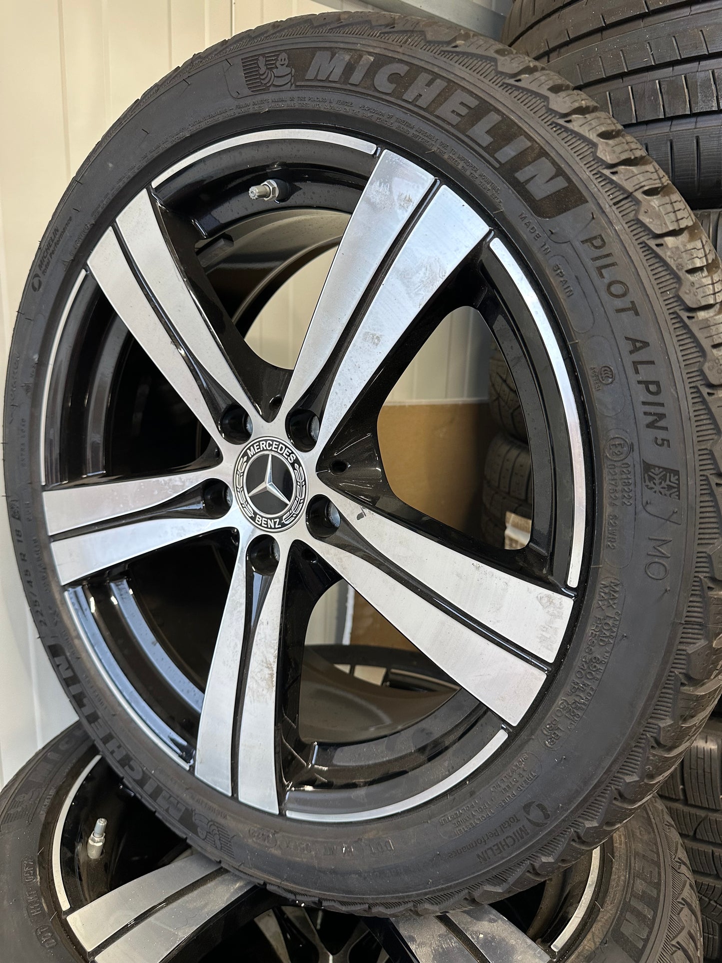 Оригинал Като Нови Mercedes C klasse W206 18 Zoll Мерцедес Ц класа W206 18 цола зимен комплект зимни гуми