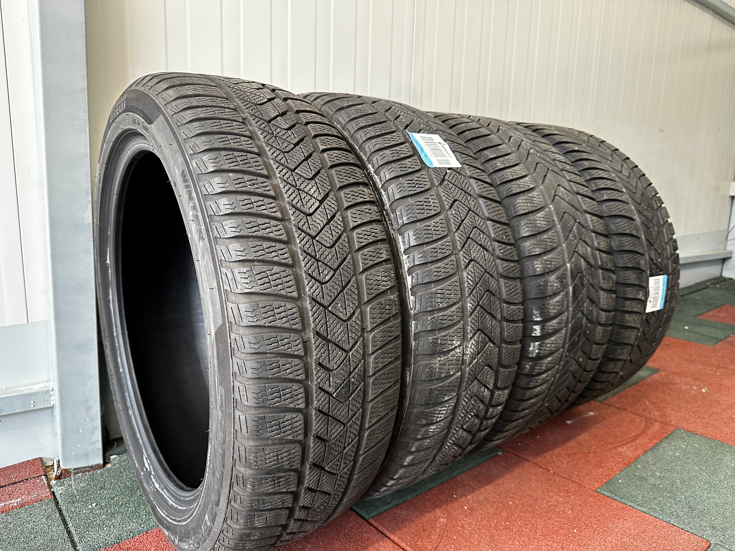 Употребявани зимни Гуми Pirelli 245/45 20 Цола 275/40 20 цола Bmw* Рънфлат 5мм