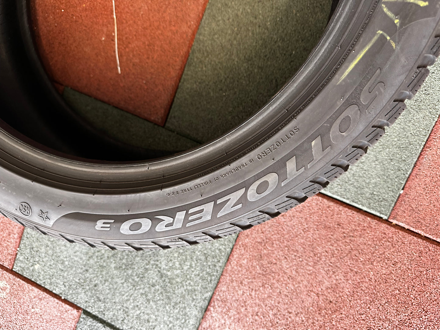 Употребявани зимни Гуми Pirelli 245/45 20 Цола 275/40 20 цола Bmw* Рънфлат 5мм