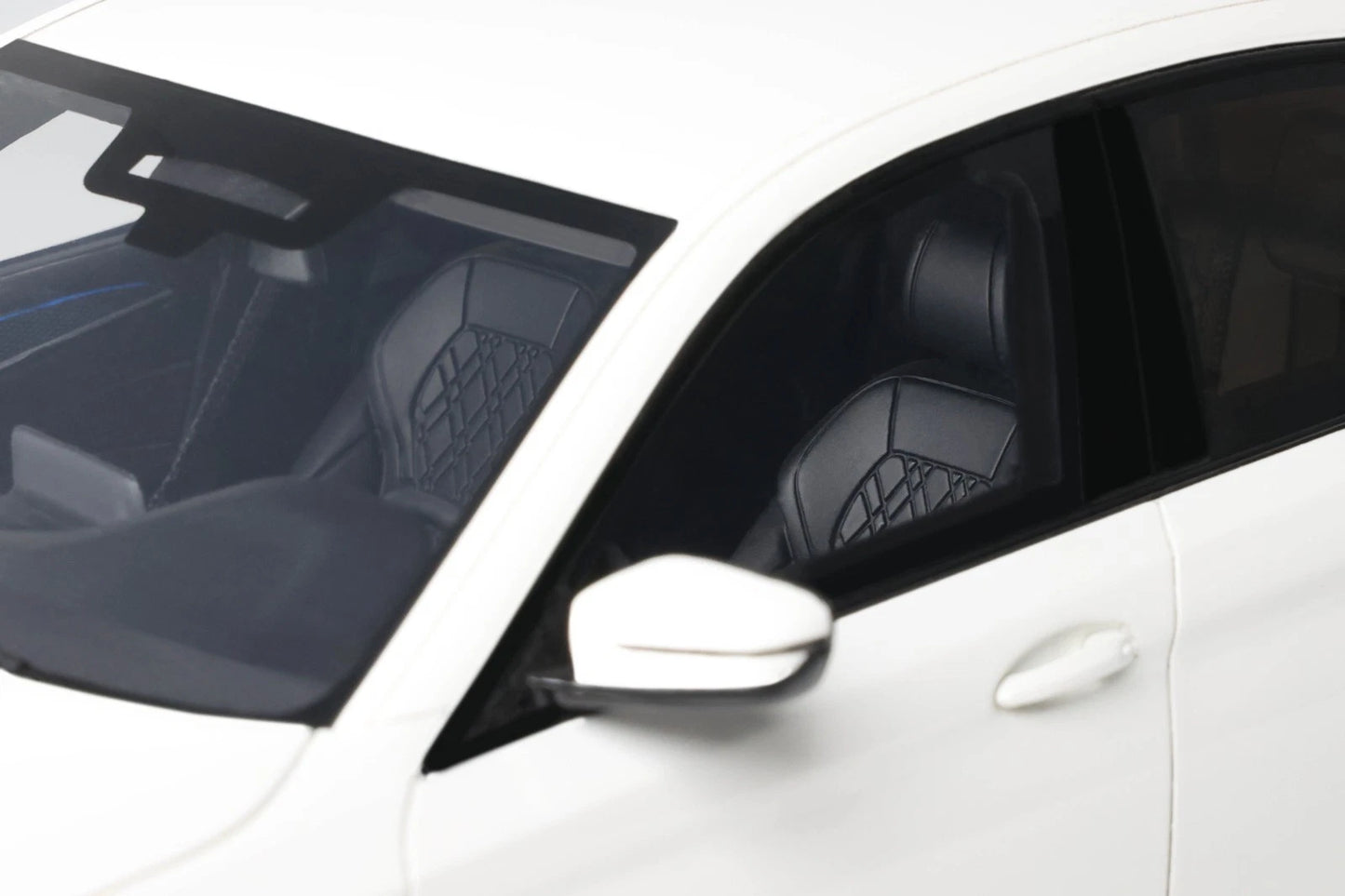 Bmw 545E G30 X Drive M Sport white 2023 Limitiert  1:18 GT Spirit GT496 Бмв 545Е бял Лимитирана Лимозина