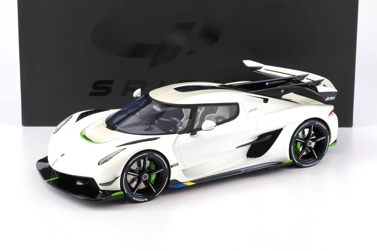 Koenigsegg Jesko Limitiert white 1:12 GT Spirit GT501 Кьонигсег Йеско Лимитирана