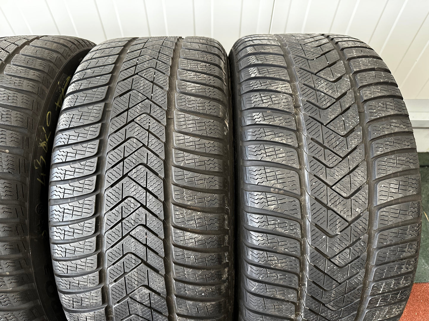 Употребявани зимни Гуми Pirelli 245/45 20 Цола 275/40 20 цола Bmw* Рънфлат 5мм