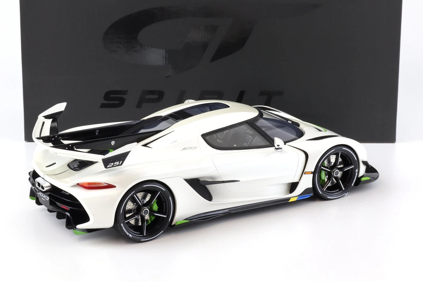 Koenigsegg Jesko Limitiert white 1:12 GT Spirit GT501 Кьонигсег Йеско Лимитирана
