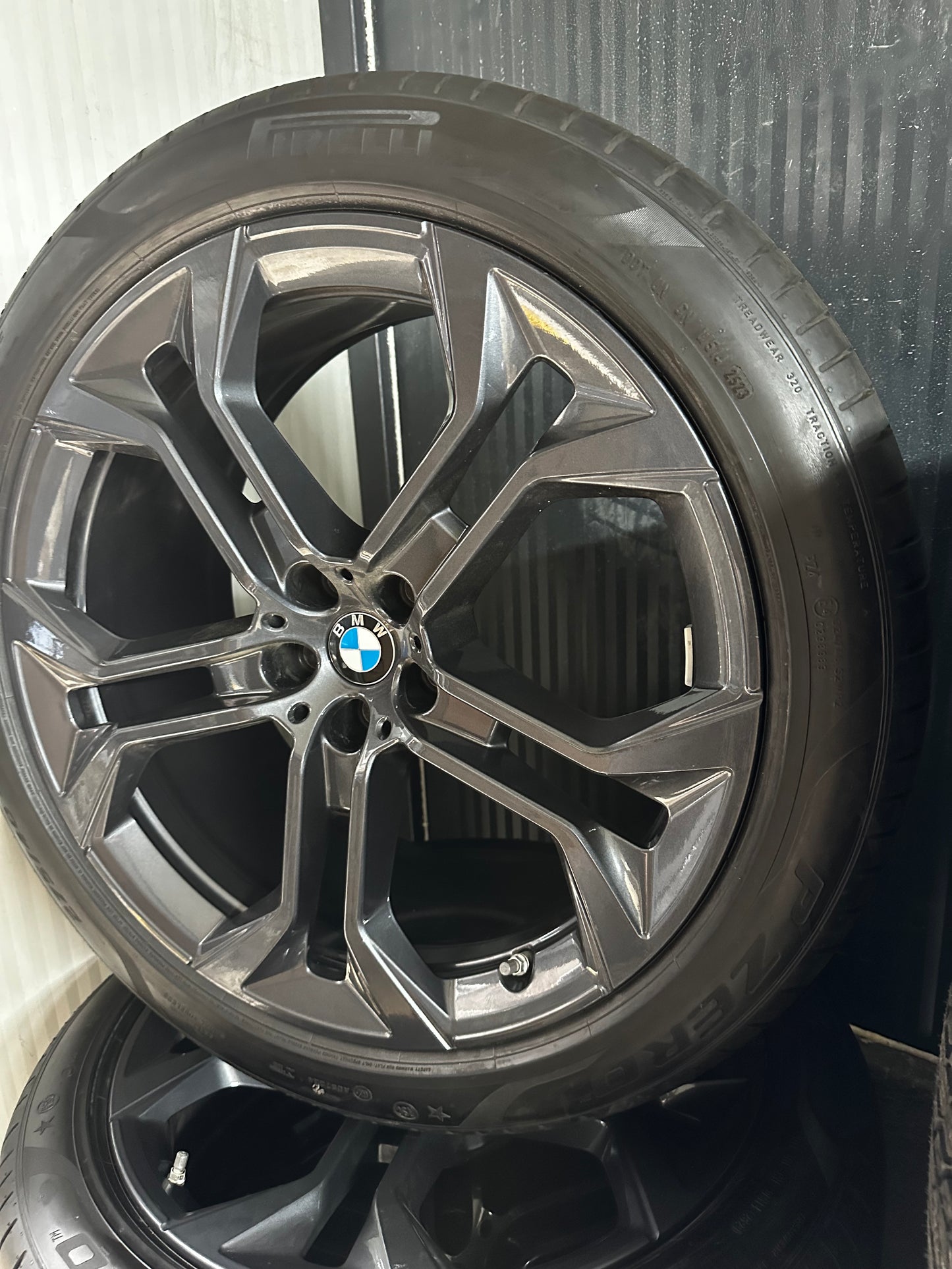 Оригинални BMW X5 X6 G05 G06 21 Zoll 744 Бмв X5 X6 G05 G06 21 цола летен комплект летни гуми 5x112