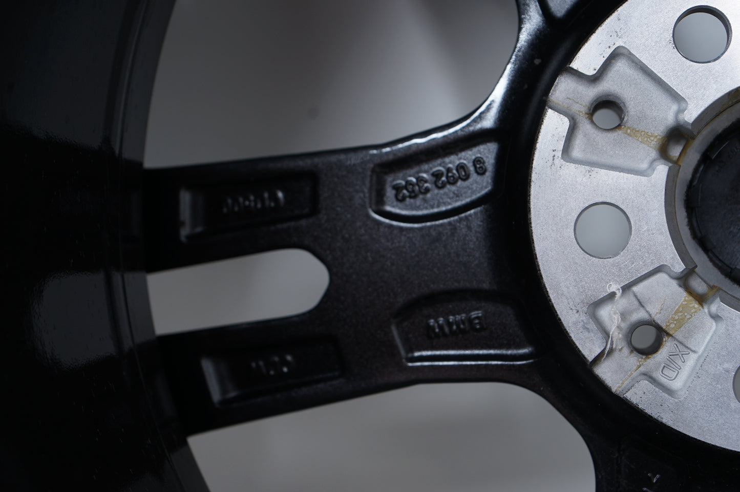 BMW 1er 2er серия F40 F44 18 Zoll 819M Бмв 1-ва 2-ра серия Ф40 Ф44 18 цола 819М летен комплект летни гуми
