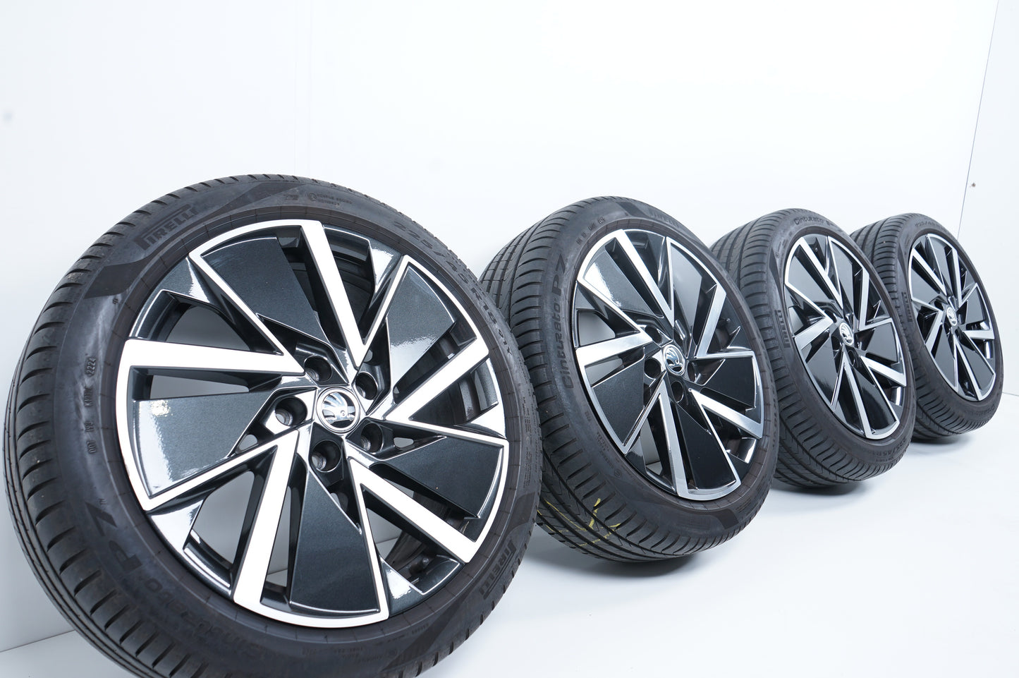 Оригинал Skoda Octavia 4 5E 18 Zoll Шкода Октавиа 4 5Е 18 цола Алуминиеви джанти летен комплект летни гуми