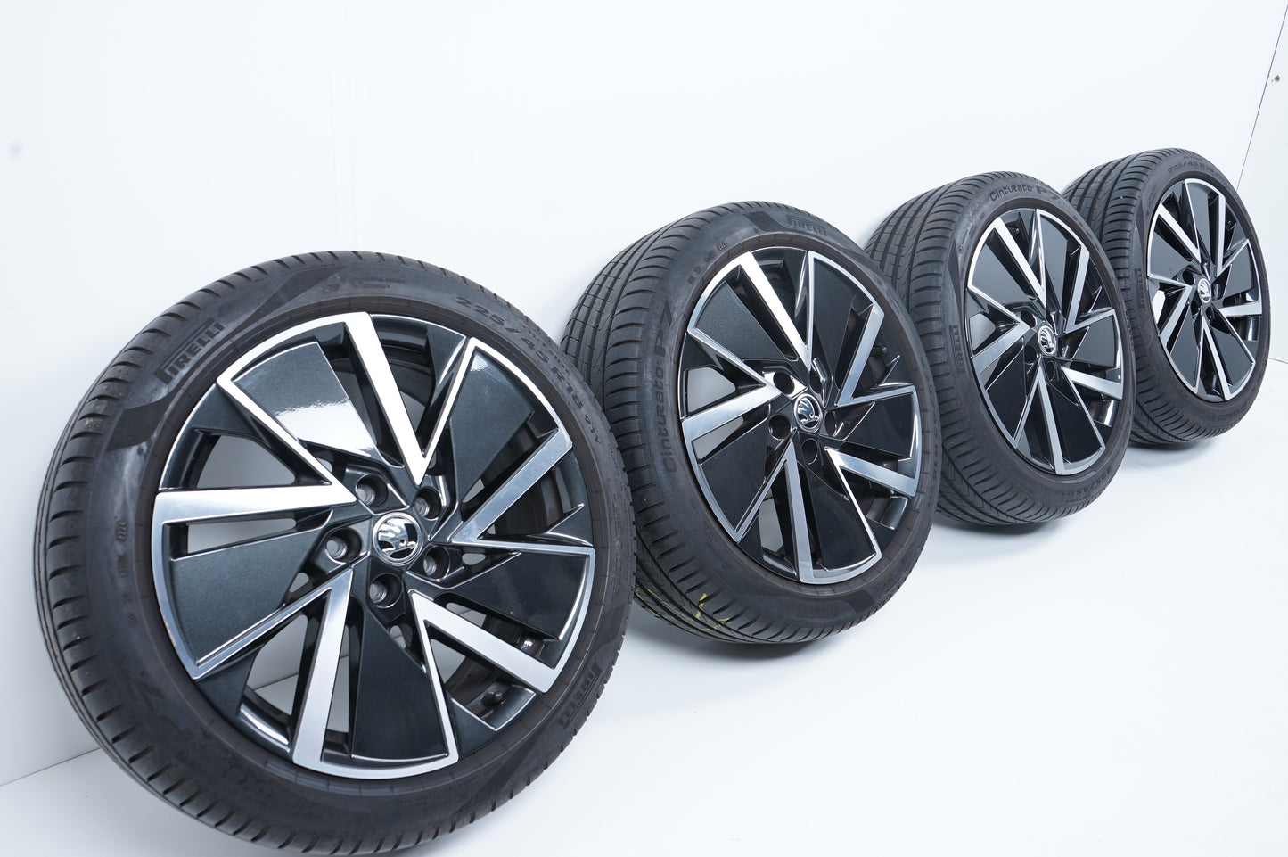 Оригинал Skoda Octavia 4 5E 18 Zoll Шкода Октавиа 4 5Е 18 цола Алуминиеви джанти летен комплект летни гуми