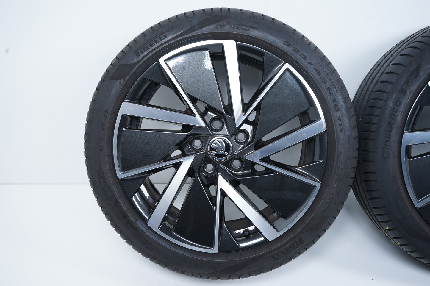 Оригинал Skoda Octavia 4 5E 18 Zoll Шкода Октавиа 4 5Е 18 цола Алуминиеви джанти летен комплект летни гуми