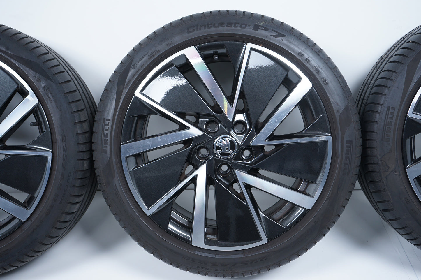 Оригинал Skoda Octavia 4 5E 18 Zoll Шкода Октавиа 4 5Е 18 цола Алуминиеви джанти летен комплект летни гуми