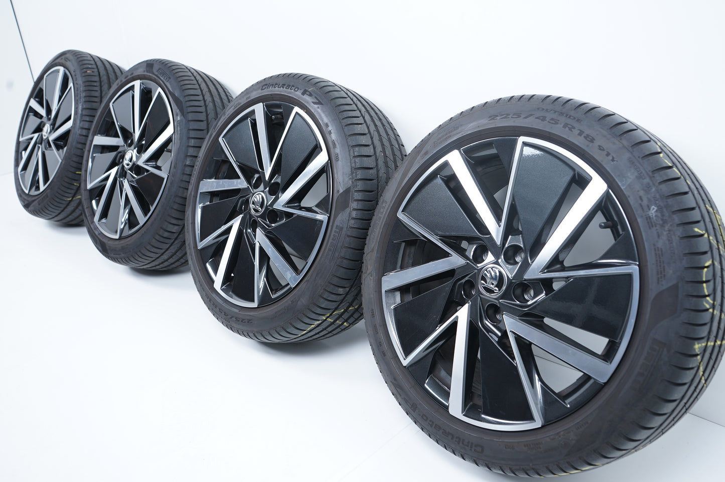 Оригинал Skoda Octavia 4 5E 18 Zoll Шкода Октавиа 4 5Е 18 цола Алуминиеви джанти летен комплект летни гуми