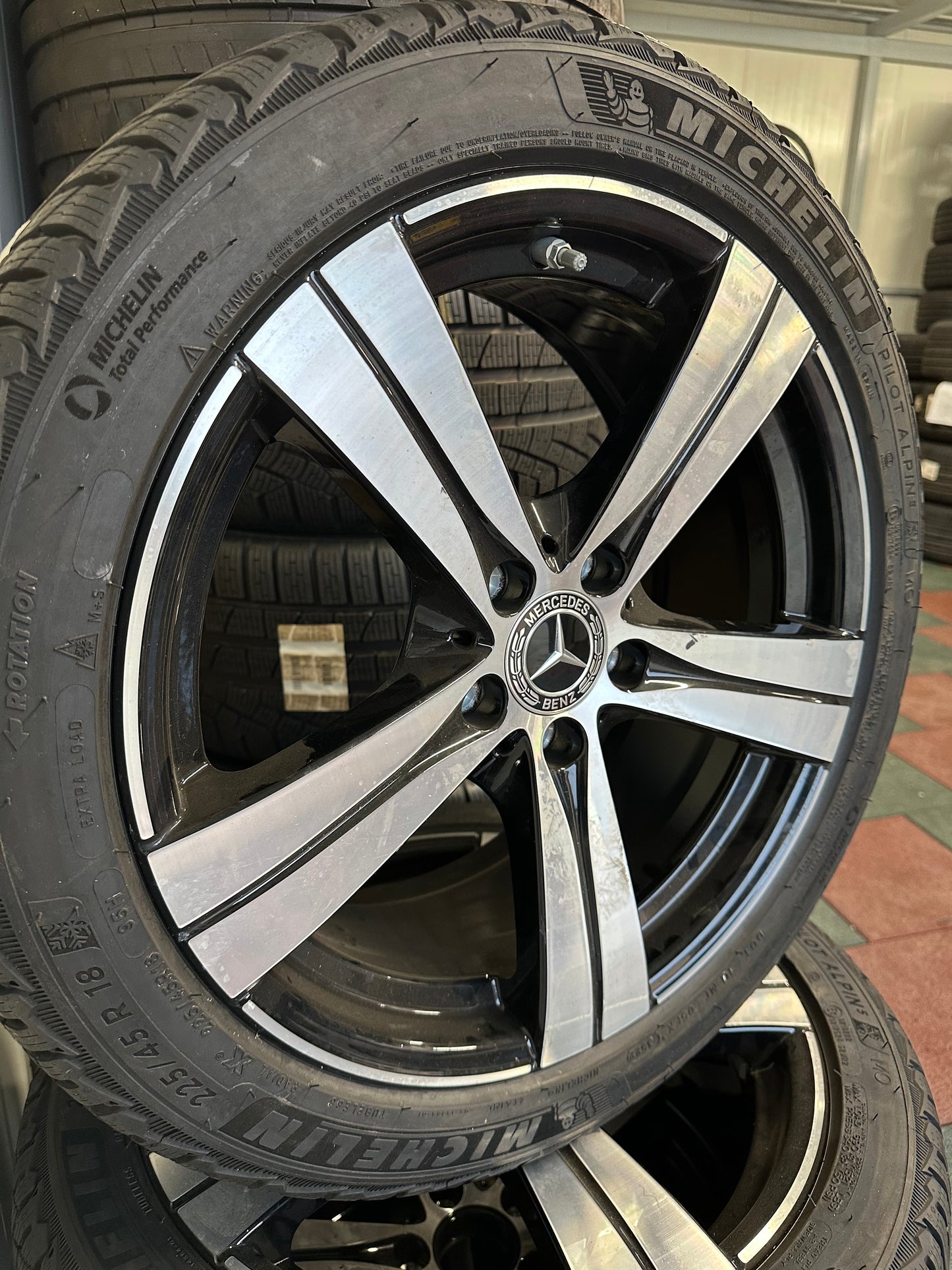 Оригинал Като Нови Mercedes C klasse W206 18 Zoll Мерцедес Ц класа W206 18 цола зимен комплект зимни гуми