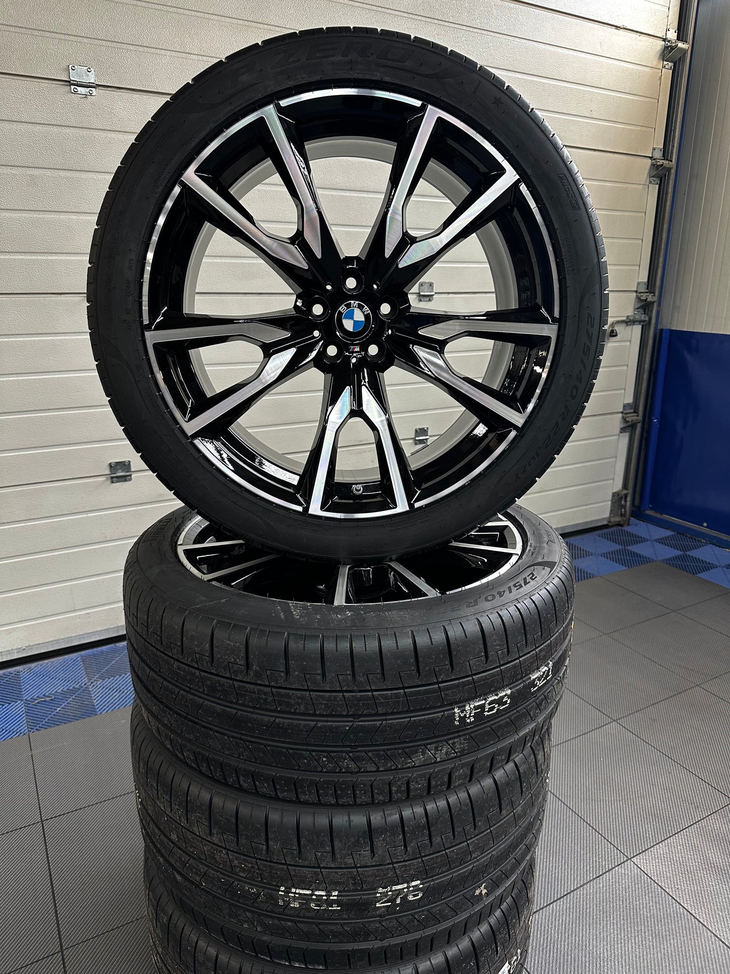 Като Нови Оригинал BMW X7 G07 22 Zoll 755M Бмв X7 G07 22 цола джанти летен комплект летни гуми