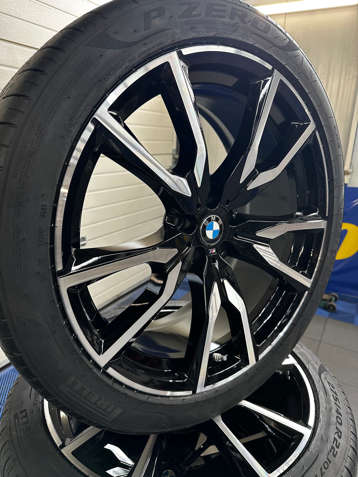 Като Нови Оригинал BMW X7 G07 22 Zoll 755M Бмв X7 G07 22 цола джанти летен комплект летни гуми