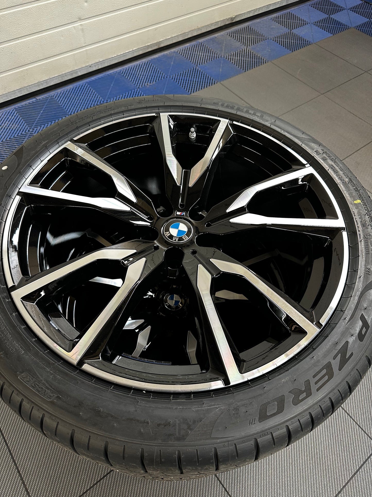 Като Нови Оригинал BMW X7 G07 22 Zoll 755M Бмв X7 G07 22 цола джанти летен комплект летни гуми