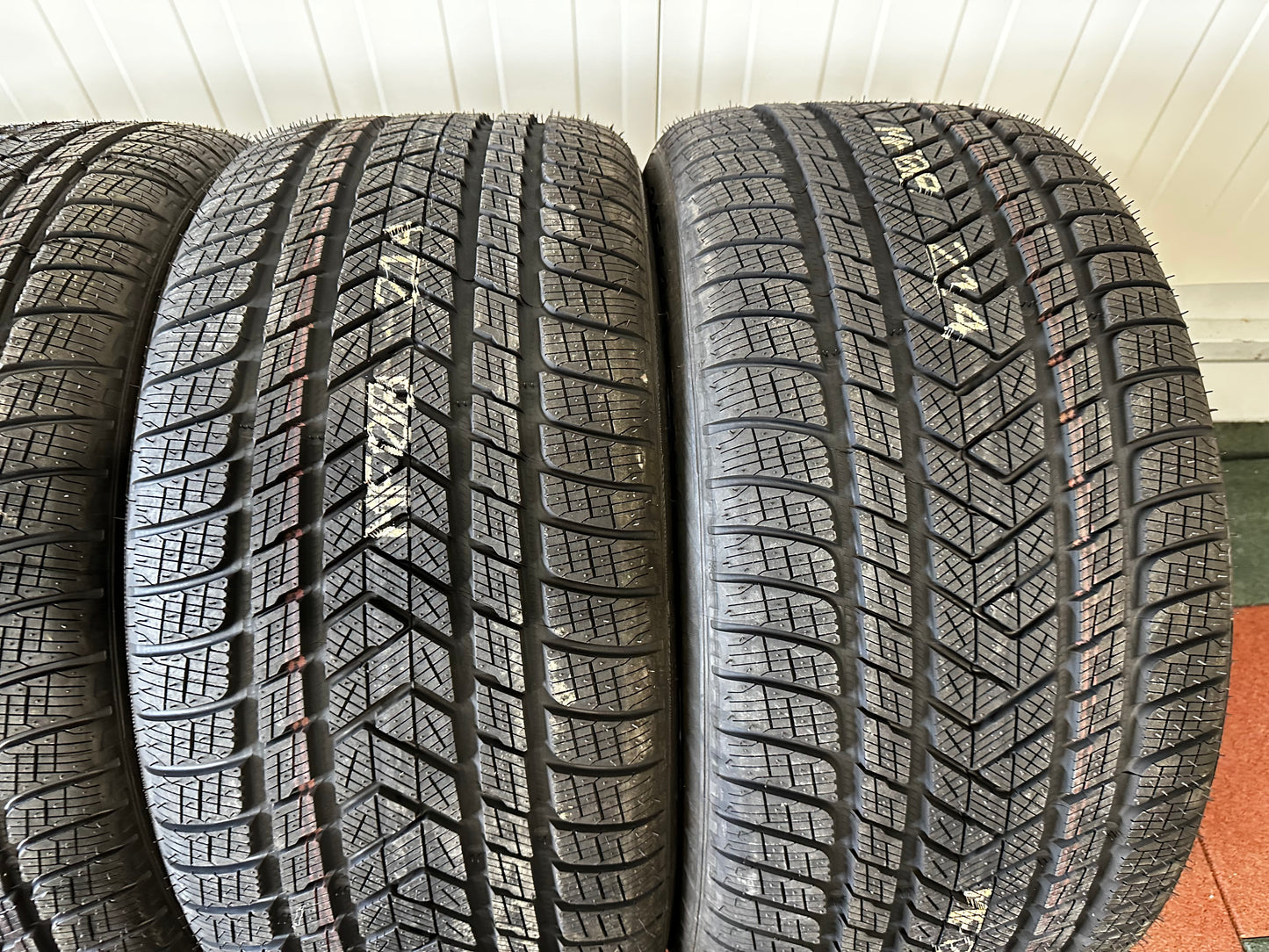 Употребявани Като Нови зимни Гуми Pirelli 275/45 21 Zoll 315/40 21 Zoll Mercedes GLE GLS V167 C167 X167 Мерцедес ГЛЕ ГЛС 275/45 21 Цола 315/40 21 цола