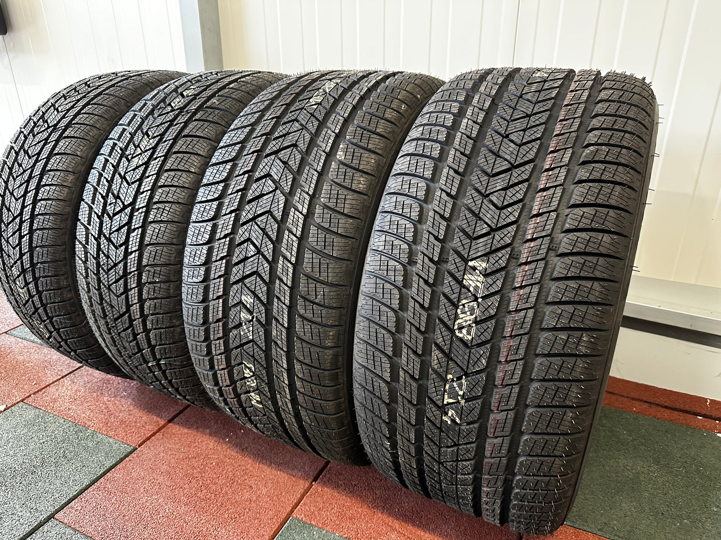 Употребявани Като Нови зимни Гуми Pirelli 275/45 21 Zoll 315/40 21 Zoll Mercedes GLE GLS V167 C167 X167 Мерцедес ГЛЕ ГЛС 275/45 21 Цола 315/40 21 цола