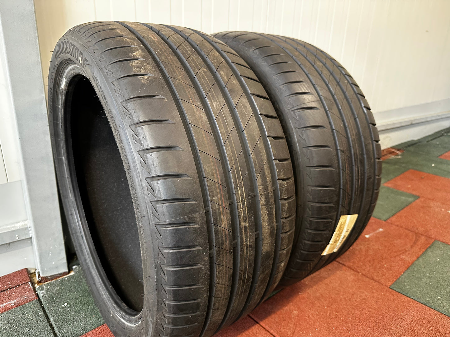 2 x Употребявани Като Нови летни Гуми Bridgestone 285 35 20 Цола Mercedes S Klasse 285 35 20 Zoll Мерцедес С Класа