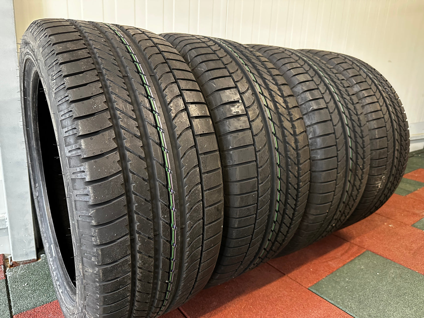 Употребявани Като Нови летни Гуми Goodyear 295 40 22 Цола Mercedes G Klasse 295 40 22 Zoll Мерцедес Г Класа