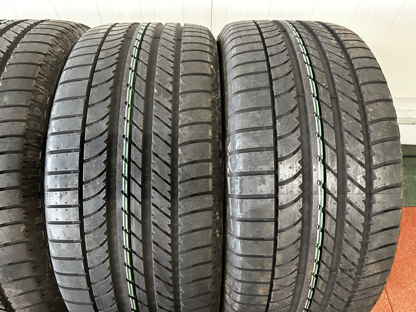 Употребявани Като Нови летни Гуми Goodyear 295 40 22 Цола Mercedes G Klasse 295 40 22 Zoll Мерцедес Г Класа