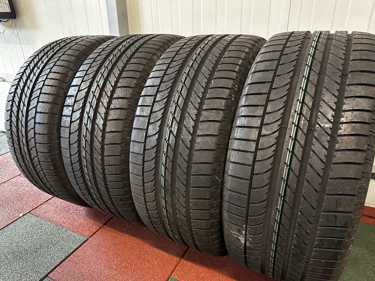 Употребявани Като Нови летни Гуми Goodyear 295 40 22 Цола Mercedes G Klasse 295 40 22 Zoll Мерцедес Г Класа