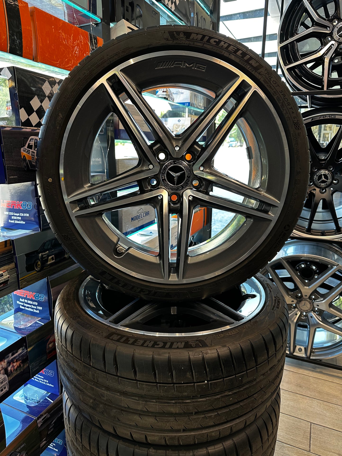Като Нови Mercedes A45 W177 CLA45 W118 E Klasse W212 AMG 19 Zoll Мерцедес А45 В177 ЦЛА45 В118 Е Класа В212 19 цола джанти летен комплект летни гуми