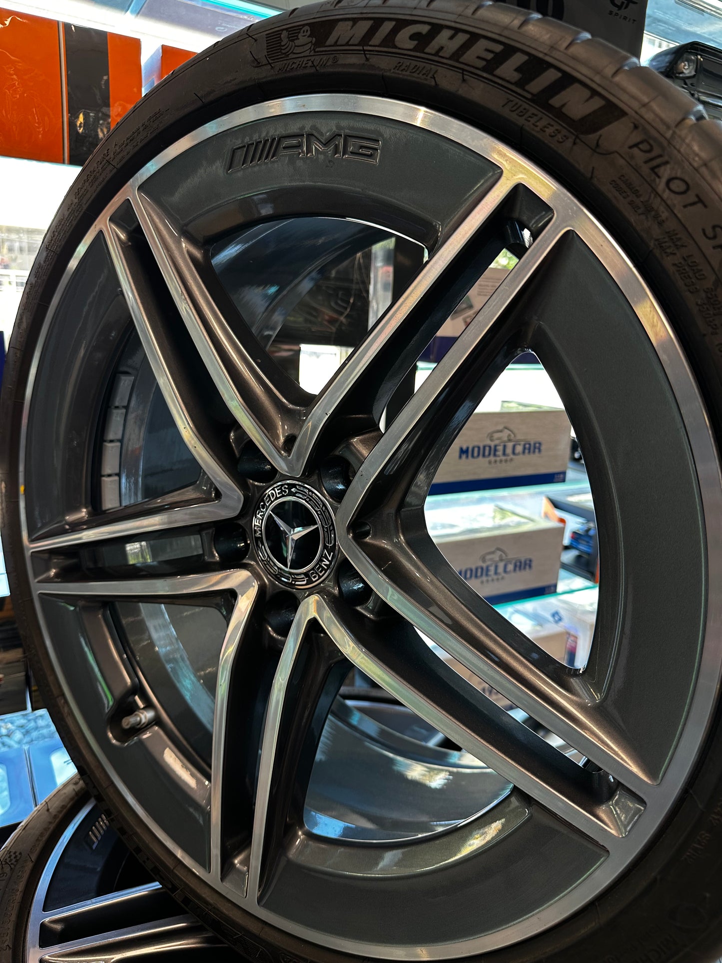 Като Нови Mercedes A45 W177 CLA45 W118 E Klasse W212 AMG 19 Zoll Мерцедес А45 В177 ЦЛА45 В118 Е Класа В212 19 цола джанти летен комплект летни гуми