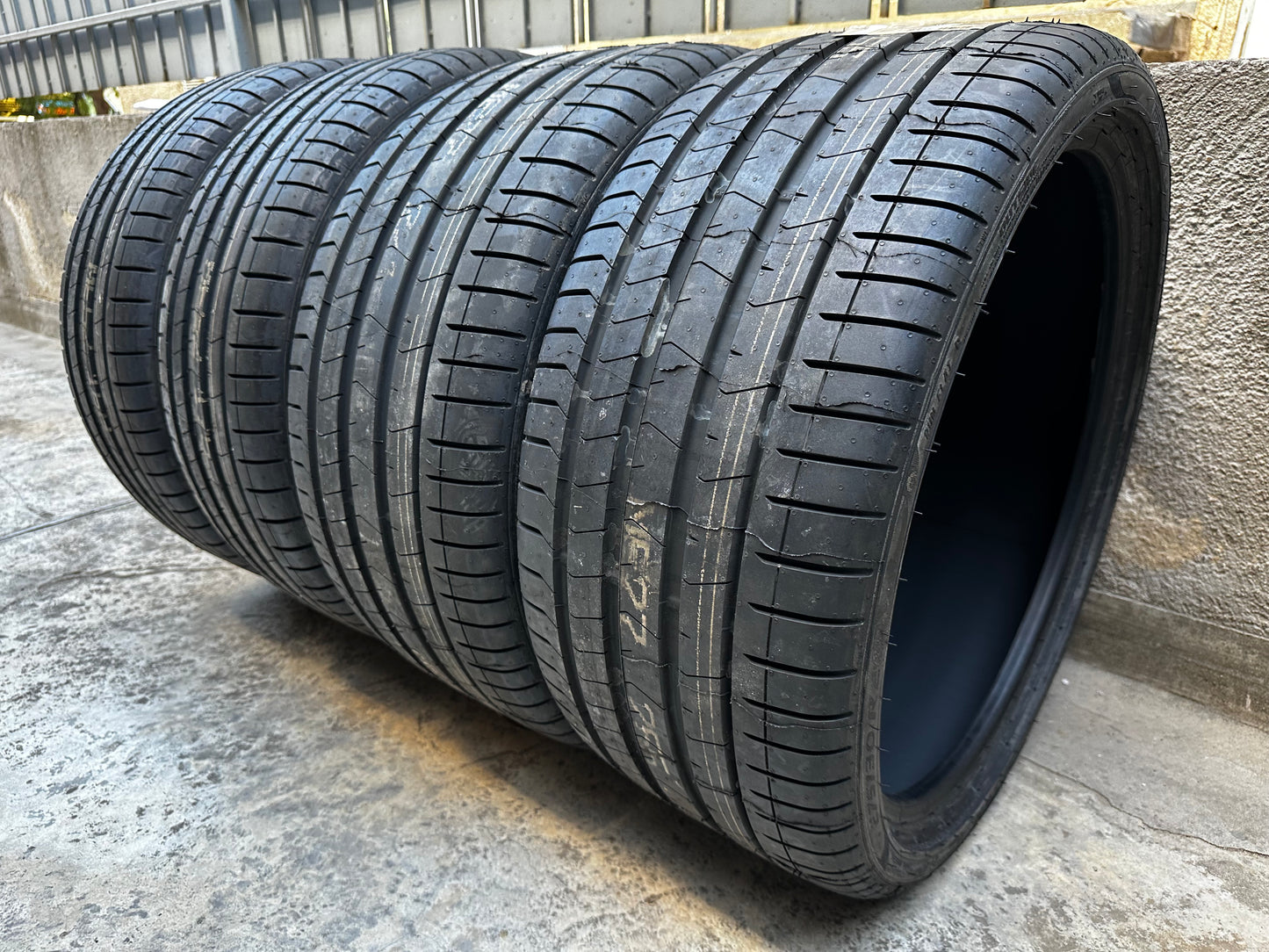 Употребявани Като Нови летни Гуми Pirelli Runflat 245/35 20 - 275/30 20 Цола Пирели Рънфлат Mercedes Bmw Мерцедес Бмв
