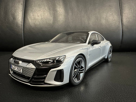 Audi RS E-tron GT 2021 Silver 1:18 GT Norev 188381 Ауди РС Е Трон ГТ сив