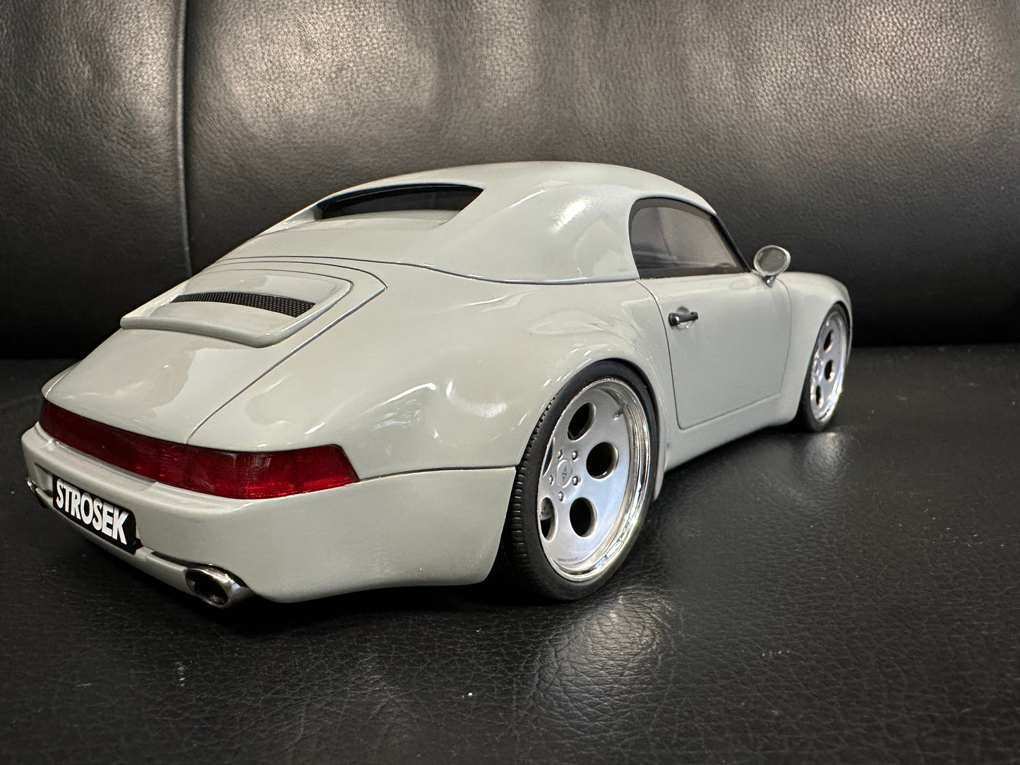 Porsche 911 Strosek Mega 30 Year grey Limitiert 479/999 1:18 GT Spirit GT924 Порше 911 сив Лимитирана