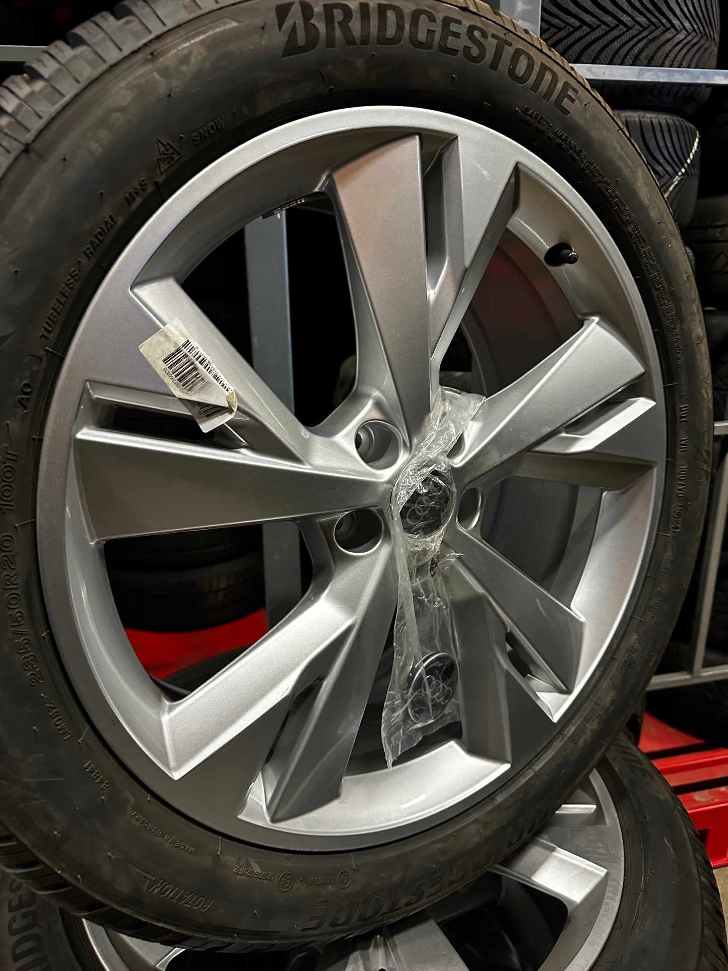 Оригинал нови Audi SQ4 Q4 Etron F4 20 Zoll Ауди SQ4 Q4 Etron  Алуминиеви джанти 20 цола зимен комплект зимни гуми