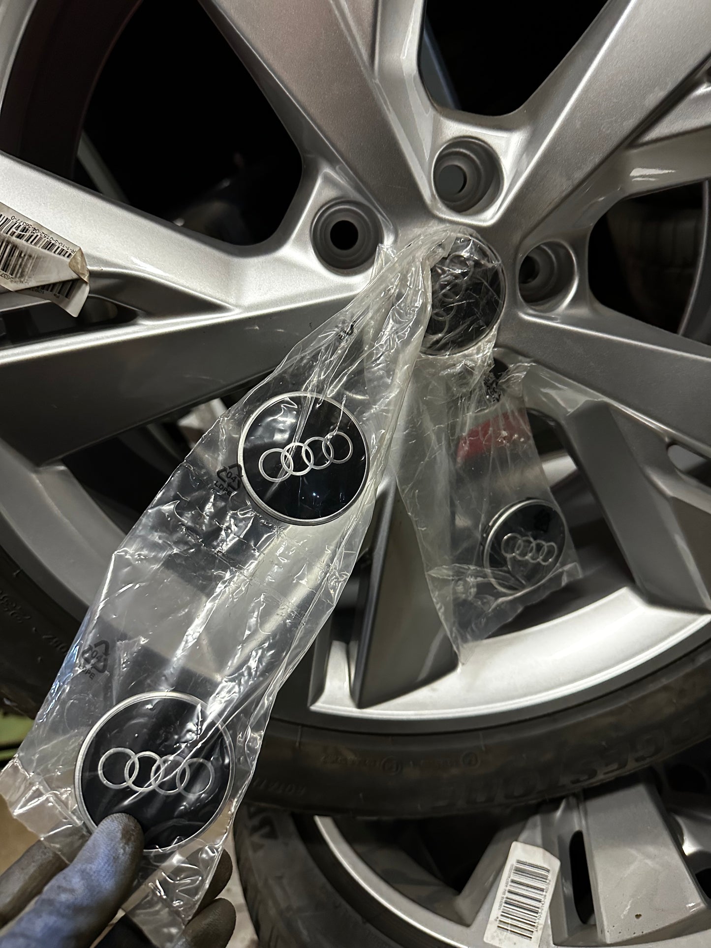 Оригинал нови Audi SQ4 Q4 Etron F4 20 Zoll Ауди SQ4 Q4 Etron  Алуминиеви джанти 20 цола зимен комплект зимни гуми
