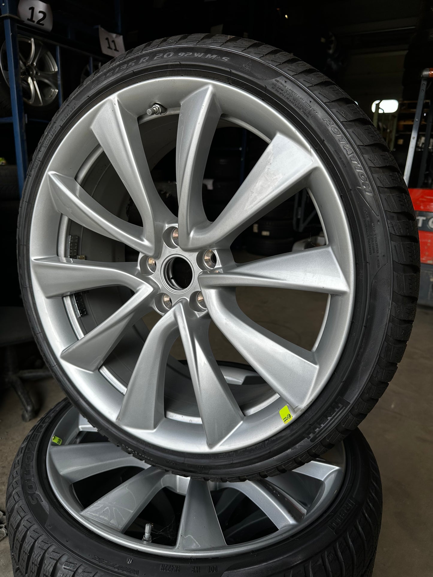 Оригинал Като Нови Tesla 3 20 Zoll Тесла 3 Алуминиеви джанти 235 35 20 цола зимен комплект зимни гуми