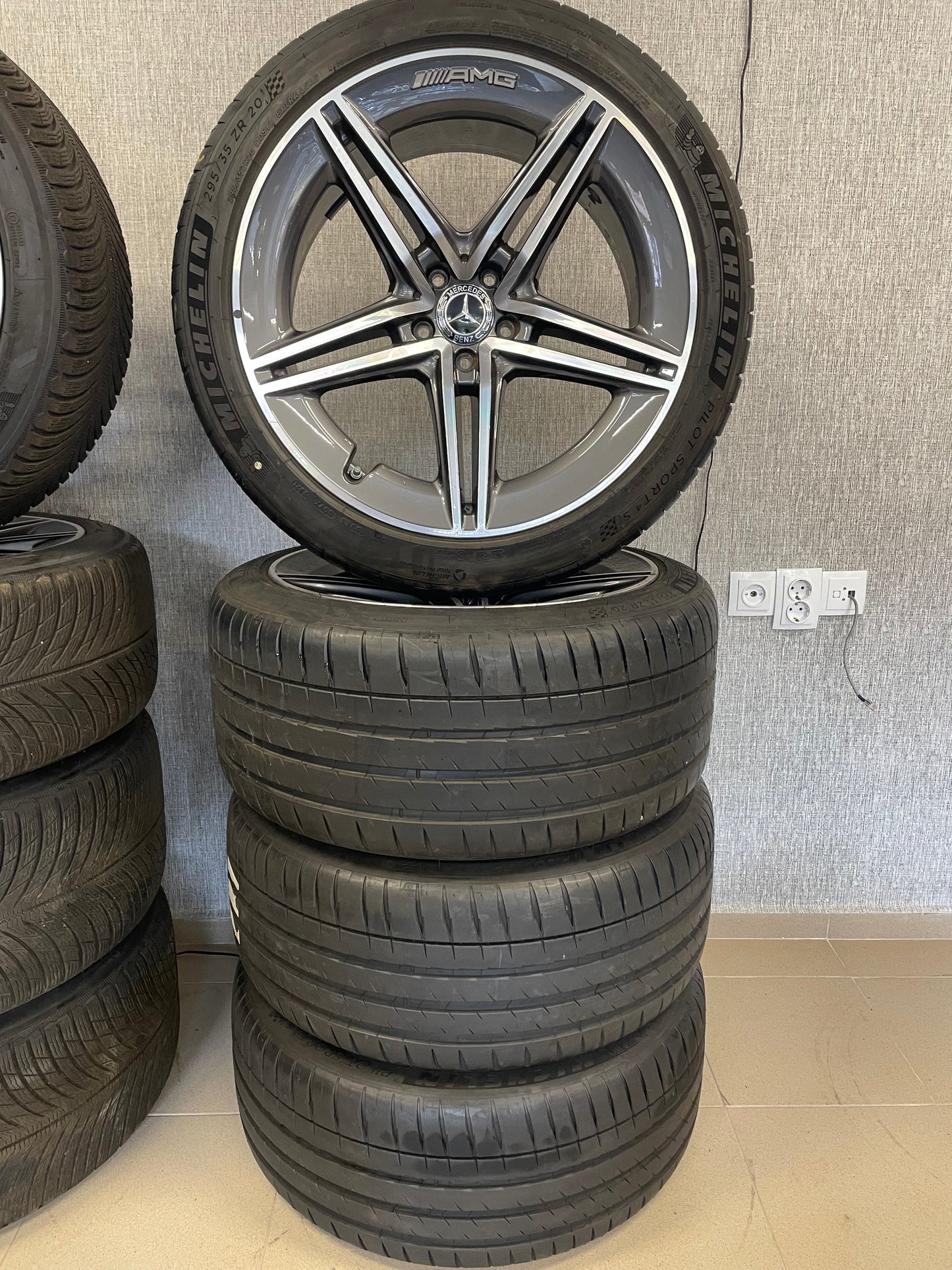 Като Нови Mercedes AMG GT 4 door W290 20 цола джанти летен комплект гуми