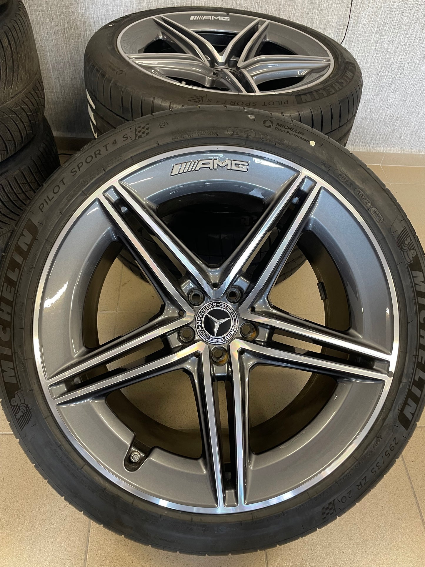Като Нови Mercedes AMG GT 4 door W290 20 цола джанти летен комплект гуми