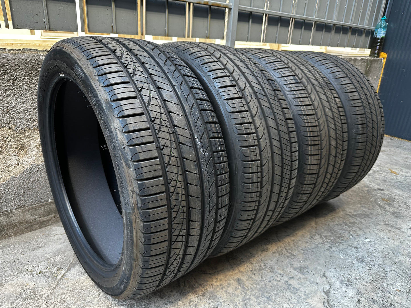 4 x Употребявани Като Нови летни Гуми Hankook Mercedes Bmw 255 40 20 / 285 35 20 Цола Мерцедес Бмв