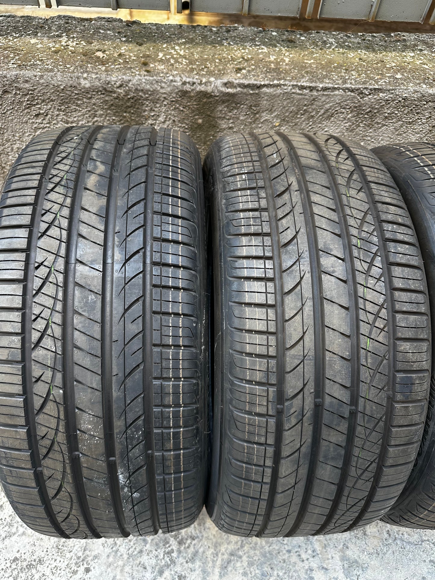 4 x Употребявани Като Нови летни Гуми Hankook Mercedes Bmw 255 40 20 / 285 35 20 Цола Мерцедес Бмв